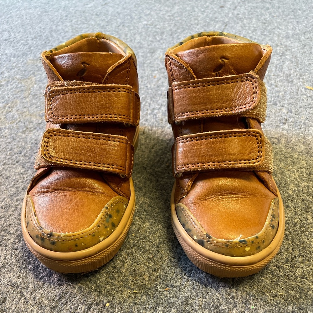 Petite Nord Leather Toddler Shoes. Worn once and then grew out. Size 8 toddler.